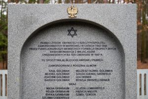 Granitowy pomnik z Gwiazdą Dawida.