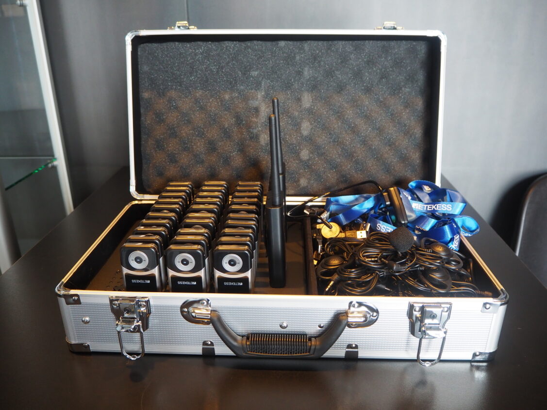 Walizka z zestawem Tour Guide System.