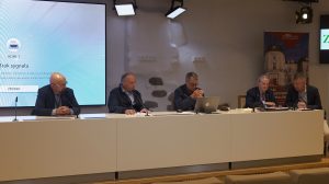 „Uczestnicy debaty „II wojna światowa – nieodrobiona lekcja historii” w Muzeum Niepodległości w Warszawie.