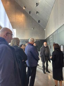Grupa Dyrektorów muzeów i instytucji polityki pamięci MKiDN zwiedza MPRŻ.