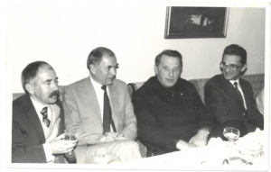 Na zdjęciu od lewej, dr Leopold Zgoda, prof. Władysław Cichoń, prof. Józef Tischner, prof. Adam Węgrzecki Spotkanie w czasie stanu wojennego.